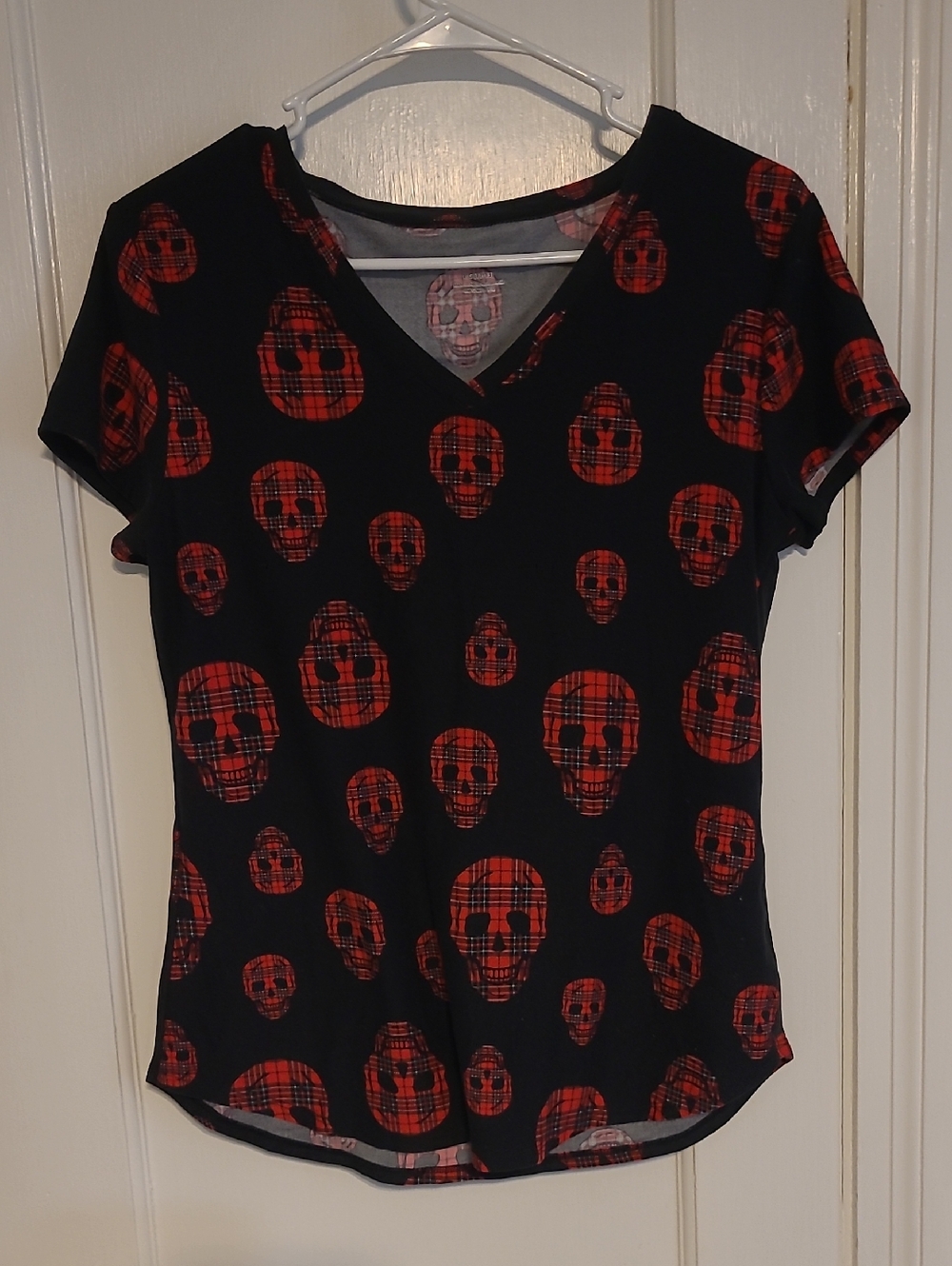 No Boundaries Black And Red Skull V-neck Shirt